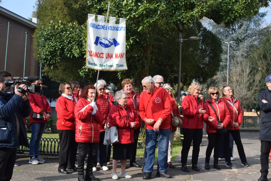 I volontari dell’associazione in giacca rossa